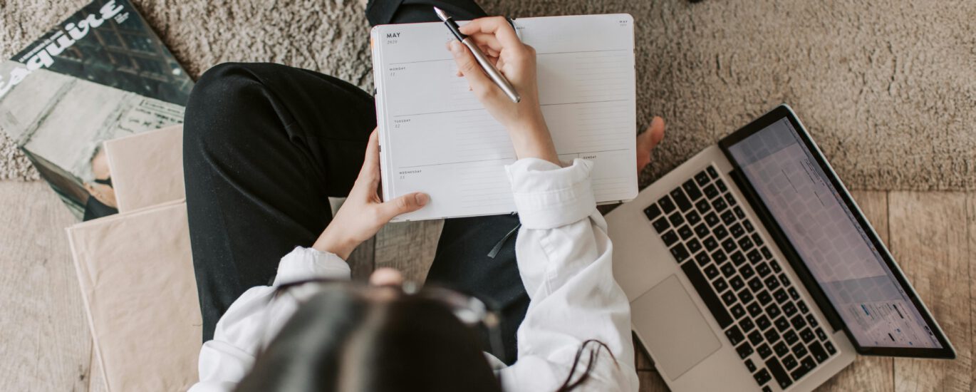 Struggle to stay consistent? Use this student-friendly system to build a daily language habit, featuring abblino for 8–12 minute conversations, habit stacking, and a 4‑week plan that survives busy semesters.