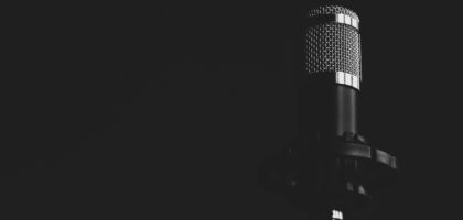 Turn podcasts into speaking confidence. Use this student-friendly plan, level selection, smart transcript tactics, micro-transcriptions, and abblino prompts, to learn a language with podcasts.