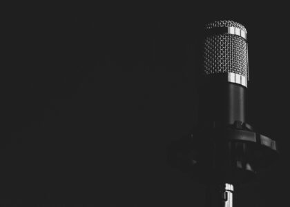 Turn podcasts into speaking confidence. Use this student-friendly plan, level selection, smart transcript tactics, micro-transcriptions, and abblino prompts, to learn a language with podcasts.