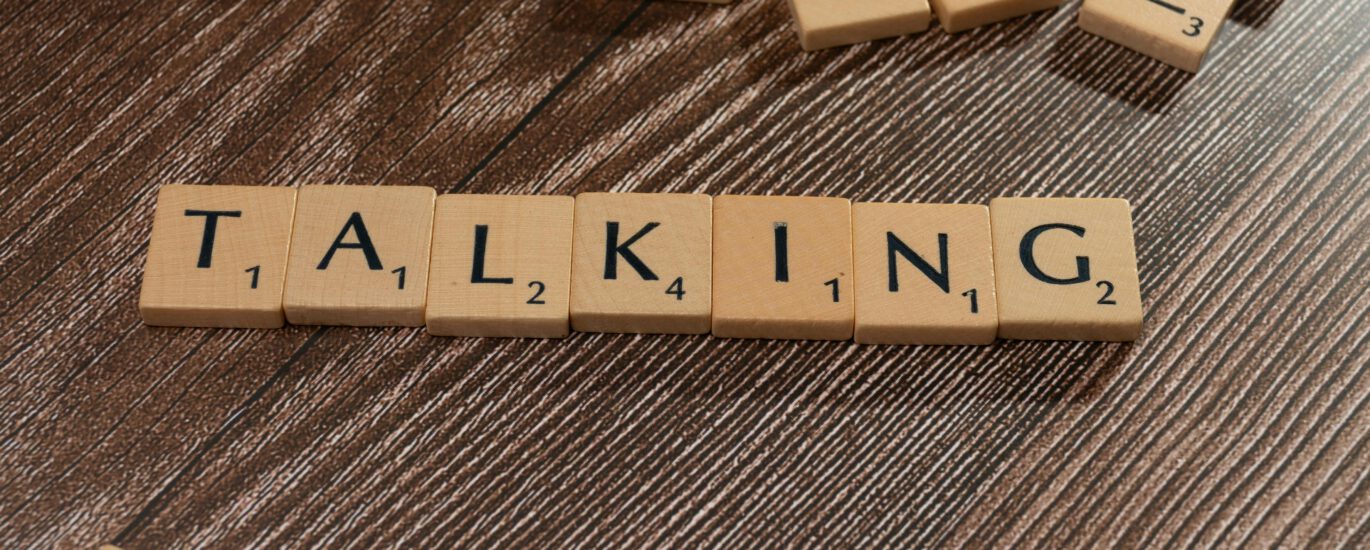 Small talk doesn't have to be awkward. Learn a simple, practical system to master small talk in a new language fast, topics, chunk phrases, and abblino prompts for confident, natural conversations.