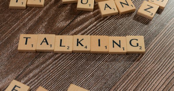 Master Small Talk in a New Language: Helpful Student Guide 2025