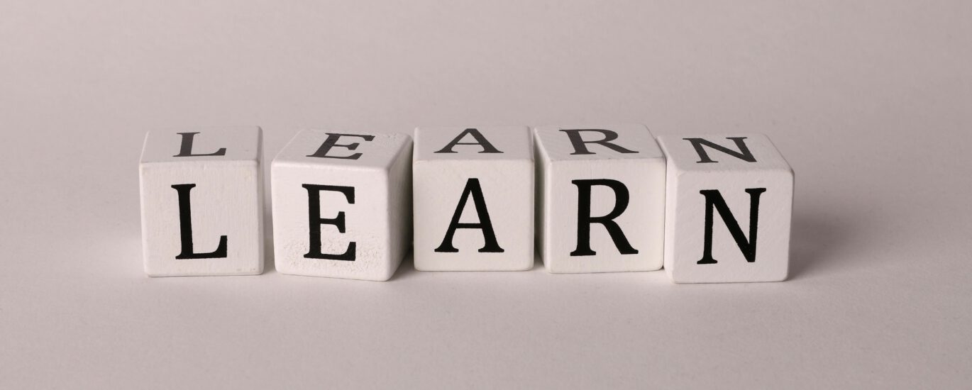 Ready to move from "I can get by" to "I can explain and persuade"? Follow this B1 to B2 in 12 Weeks with discourse markers, paraphrasing, mini‑presentations, and abblino role‑plays for confident, natural speech.