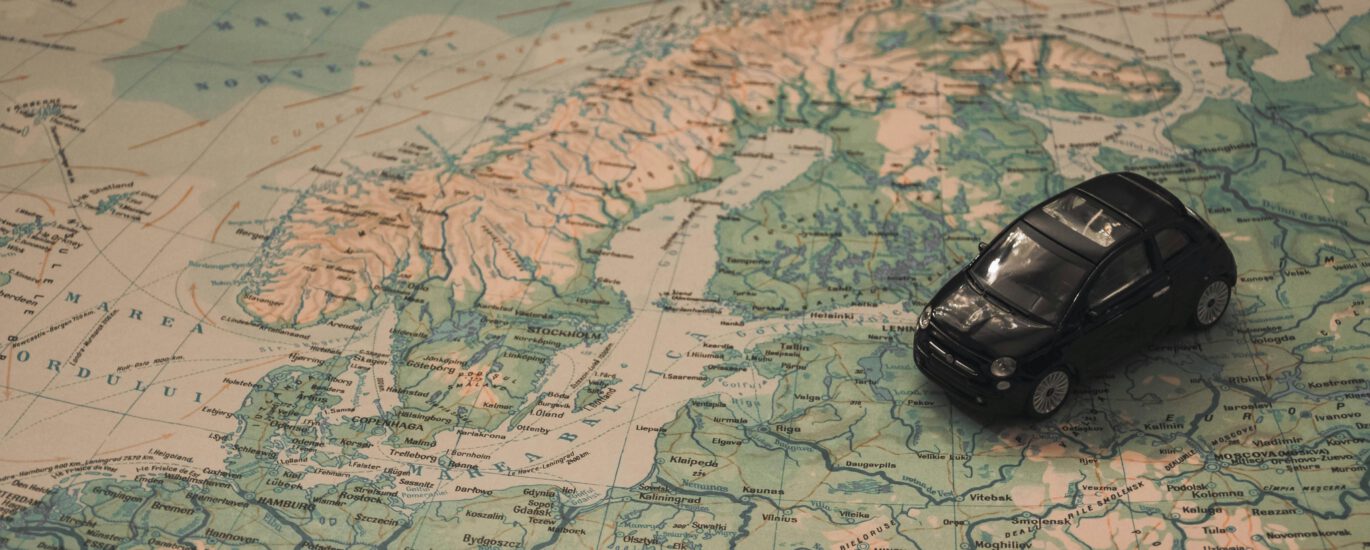 Flying soon? Use this 7-day travel language crash course to learn essential travel language fast, greetings, transit, food, housing, money, and emergencies, plus abblino prompts for realistic practice and gentle feedback.