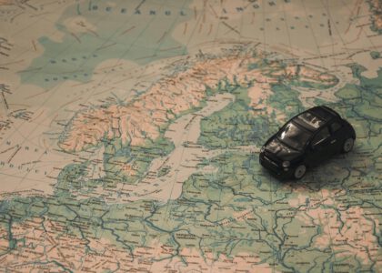 Flying soon? Use this 7-day travel language crash course to learn essential travel language fast, greetings, transit, food, housing, money, and emergencies, plus abblino prompts for realistic practice and gentle feedback.