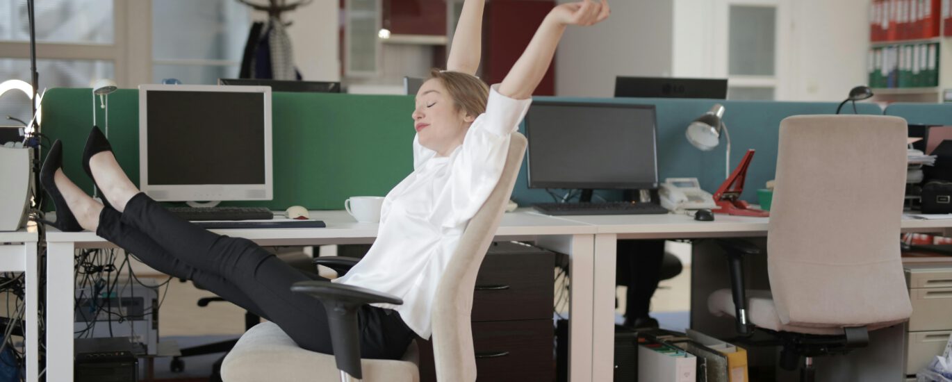 On holiday or between semesters? Use this student-friendly, 15‑minute plan to maintain language skills during break: micro-routines, offline packs, weekly themes, and abblino prompts, so you return stronger, not rusty.