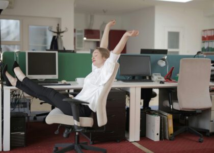 On holiday or between semesters? Use this student-friendly, 15‑minute plan to maintain language skills during break: micro-routines, offline packs, weekly themes, and abblino prompts, so you return stronger, not rusty.