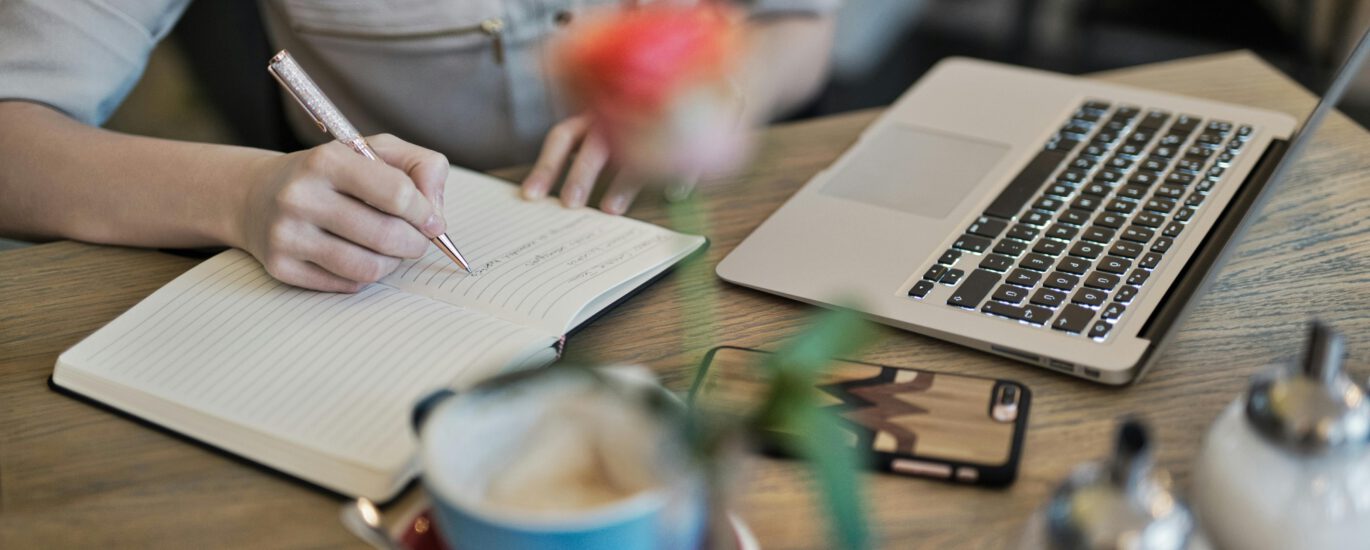 Build fluency fast with a 10‑minute micro‑journaling for language learning system: daily prompts, voice notes, and feedback loops, plus abblino prompts to turn short entries into confident conversation.