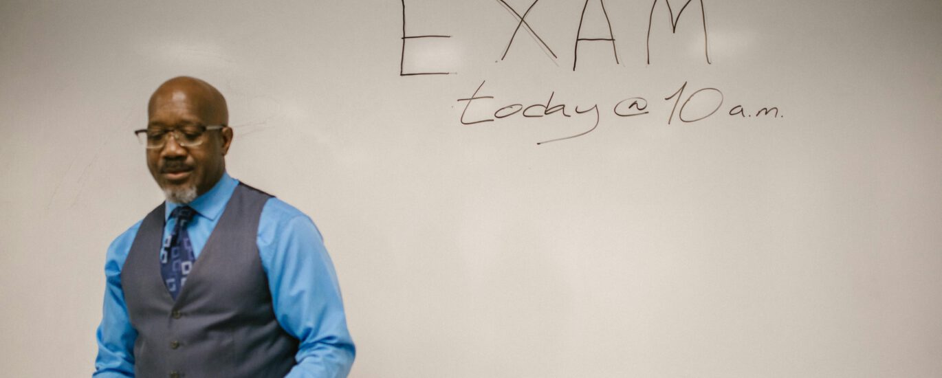 Oral exam coming up? Use this student-friendly system, timing, answer frameworks, connectors, and repair phrases, plus abblino prompts for realistic, low-pressure practice and confident delivery. Ace Your Oral Exam Preparation in a Foreign Language 2026