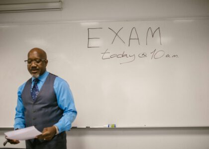 Oral exam coming up? Use this student-friendly system, timing, answer frameworks, connectors, and repair phrases, plus abblino prompts for realistic, low-pressure practice and confident delivery. Ace Your Oral Exam Preparation in a Foreign Language 2026