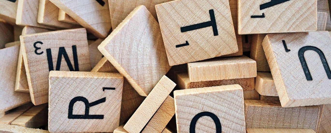 You know the words, now say them. Use this student-friendly system to turn passive vocabulary into active, with retrieval drills, chunking, and conversation practice, plus abblino prompts for fast, gentle feedback.