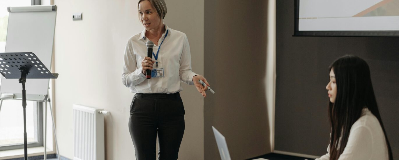 How to speak more fluently in a new language? In this guide we will show you how to improve your fluency, with ressources, apps and more. Also featuring our own language app, abblino.