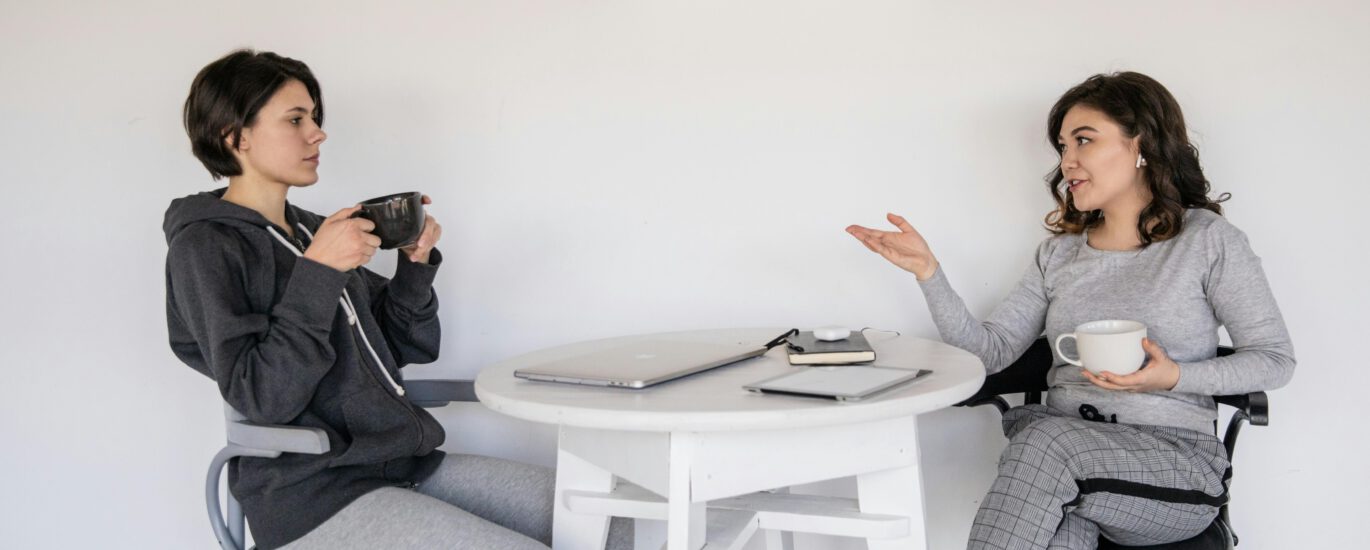 Quick, friendly bites of local etiquette you can practice in 10–15 minutes a day. Short interviews, cultural cue prompts, and abblino role-plays to help you read rooms, adapt tone, and connect with locals. Local Etiquette Micro‑Interviews.