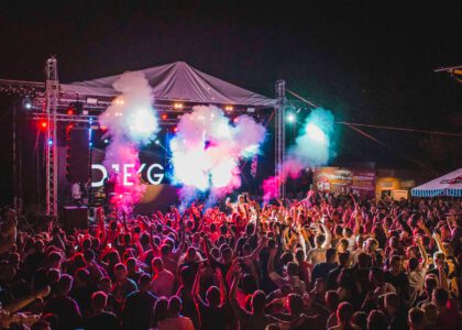 Turn everyday interactions into effortless conversations. A practical etiquette plan with micro‑interviews, phrase banks, and abblino prompts to read rooms, adapt tone, and connect confidently. Local Etiquette Mastery for Everyday.