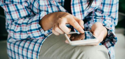 Stop overthinking every WhatsApp message. Learn an expat-ready texting system: reusable templates, tone control, and 